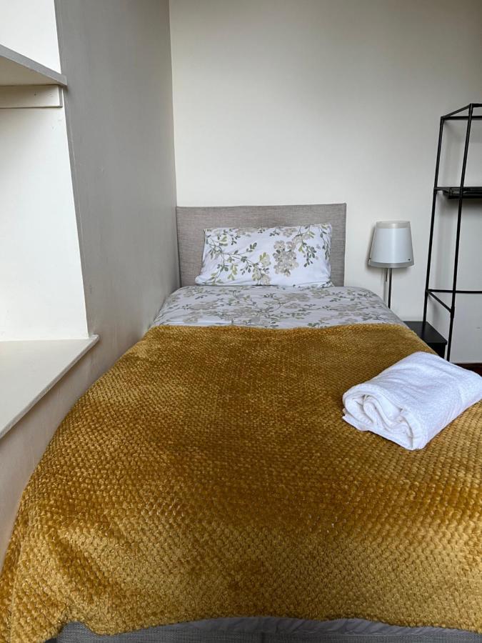 4 Bed Bungalow Near Airport Edinburgh Bagian luar foto